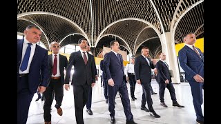 رئيس مجلس الوزراء يجري جولة في مطار بغداد الدولي، ويوجِّه بمراجعة عقود الخدمات المقدّمة للمواطنين