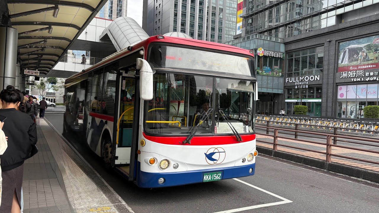 【大鳥長軸賓士金龍低底盤】淡水客運 新北市公車 947路線往板橋，捷運竹圍站到中山國中