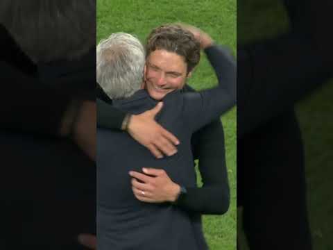 Jose Mourinho consoles Borussia Dortmund manager Edin Terzic after the Champions League final 🖤💛