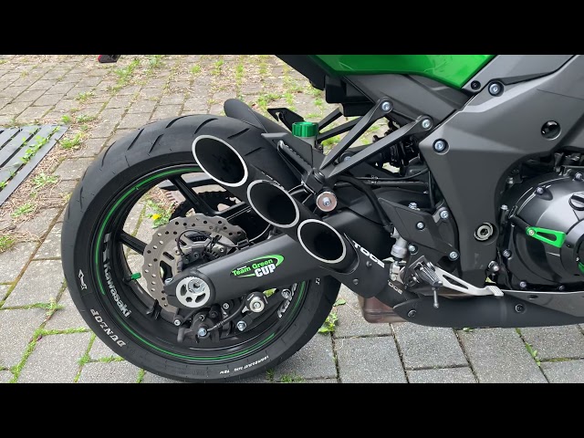 Kawasaki Z1000 class=