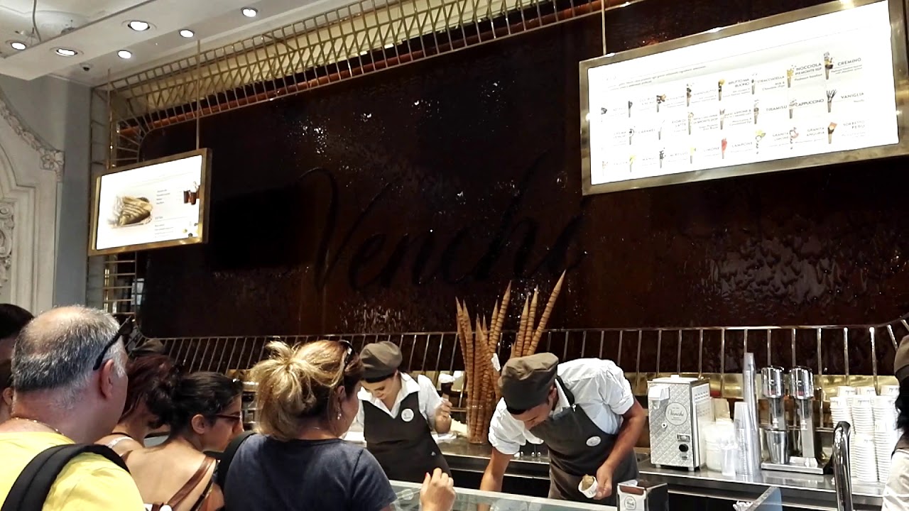 Fontana di cioccolato - Gelateria Venchi di Roma - YouTube