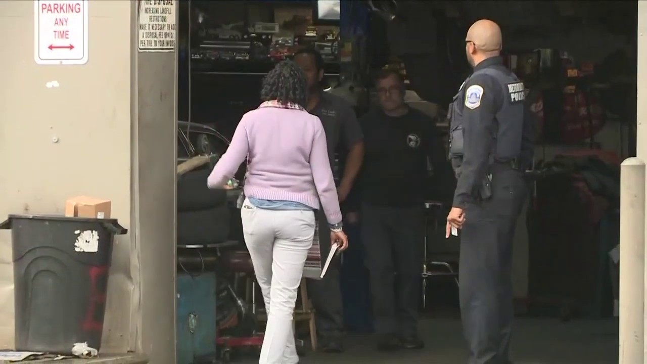 DC police recover stolen car with toddler inside - YouTube