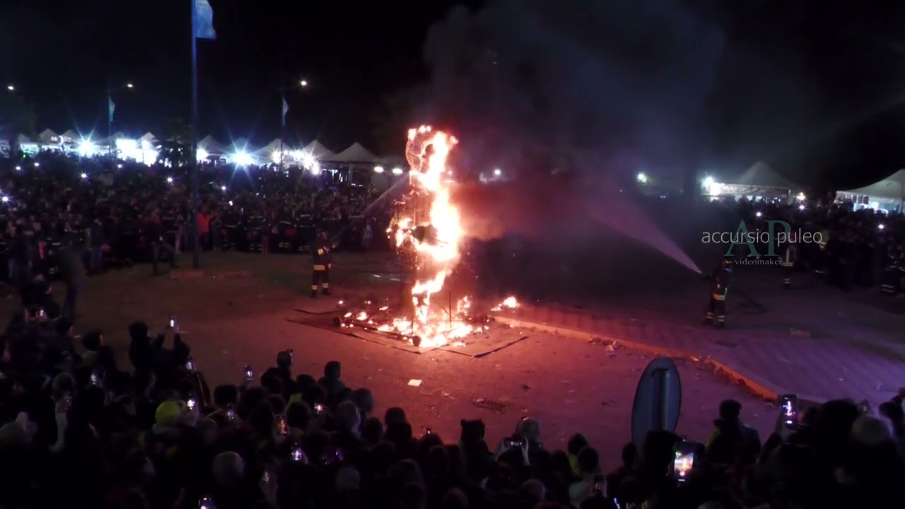 Carnevale di Sciacca 2024, il rogo del PEPPE NNAPPA