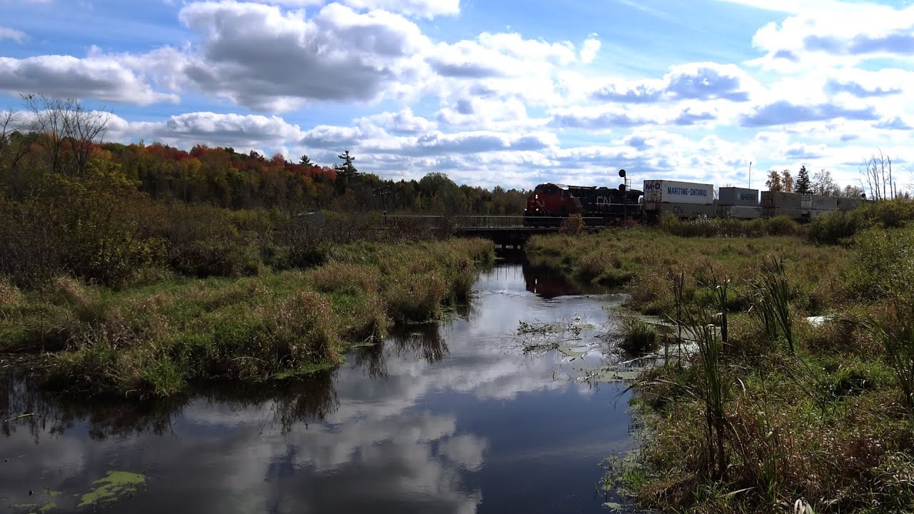 CN 2827 at Zephyr (10OCT2015)