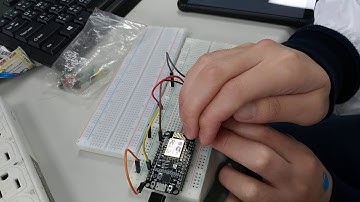 德明財經科技大學資訊科技系三年甲班 D10619114, D10619119 Arduino ESP8266 連接WiFi 將光敏電阻數值顯示在網頁上