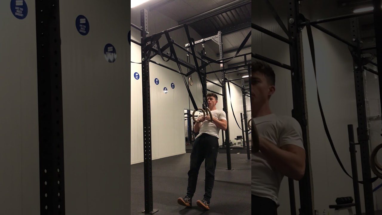 Guarda False Grip Ring Rows (chest to rings) su YouTube Guarda False Grip Ring Rows (chest to rings) su YouTube