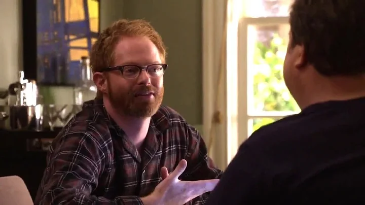 Modern Family 1x20 - Mitchell as stay-at-home dad ...