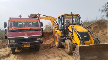 Jcb 3dx Eco Xcellence Machine Loading Mud in Mahindra 4x4 Yuvo 575 Di and Mahindra 475 Di Tractor