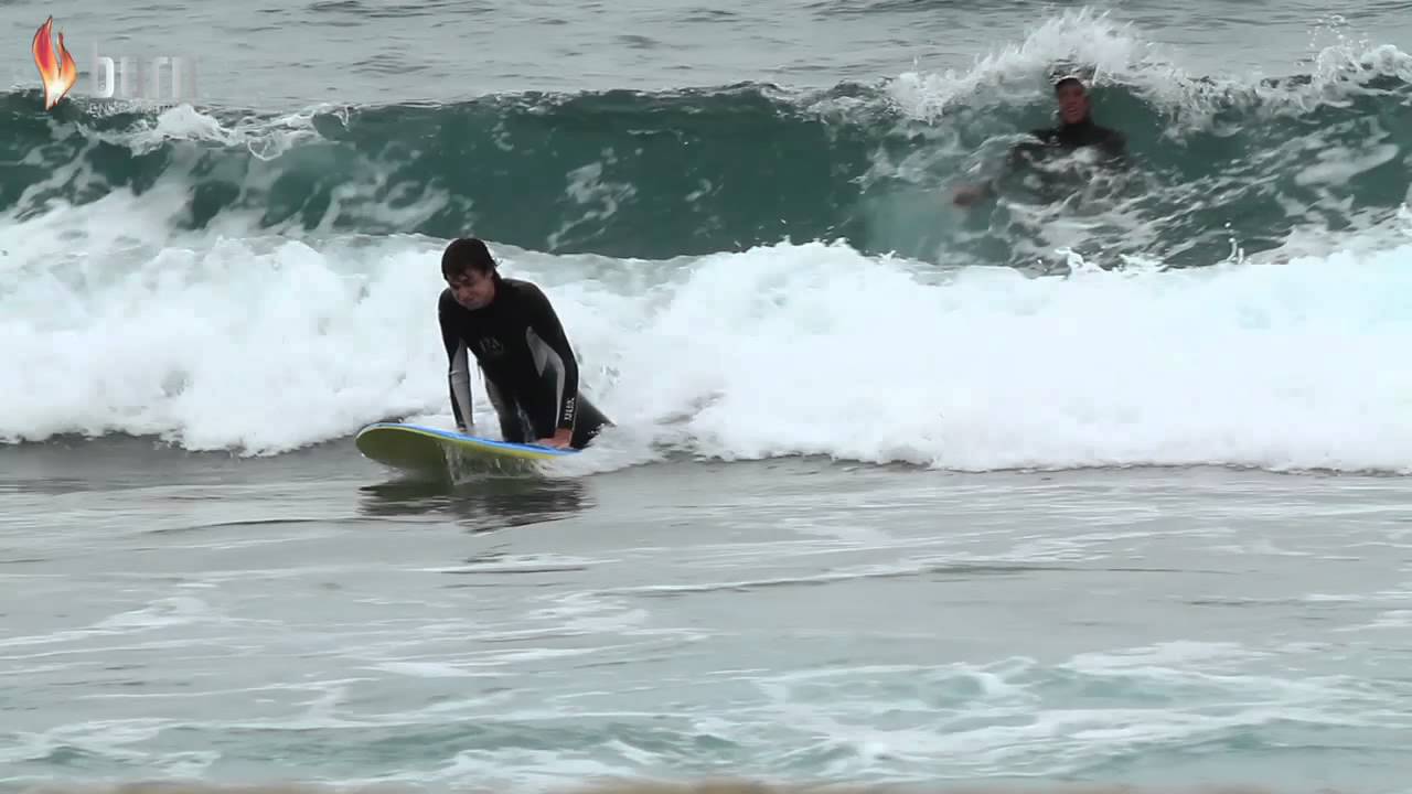 Cristian Merello y entrega de la Combi Surfer promo Burn Vampiro - YouTube