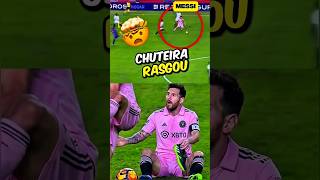 A Chuteira do Messi rasgou no meio do jogo #futebol #shorts #footballshorts