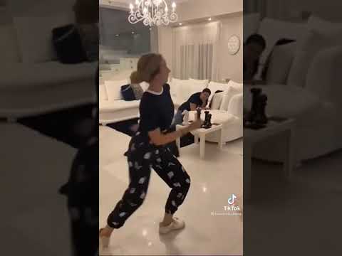 احنا بنقول بيتزا علي العشاء هنا الزاهد