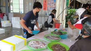 收攤前就是老闆娘 獨撐大局 台中大雅市場  海鮮叫賣哥阿源  Taiwan seafood auction