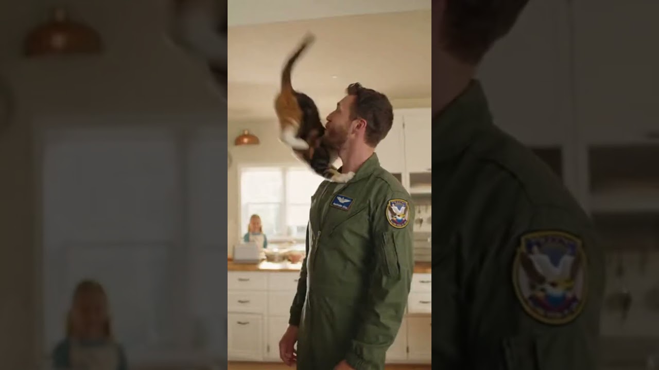 😹 🐈 Calico Cat jumps from fridge to Head! Watch this epic leap 