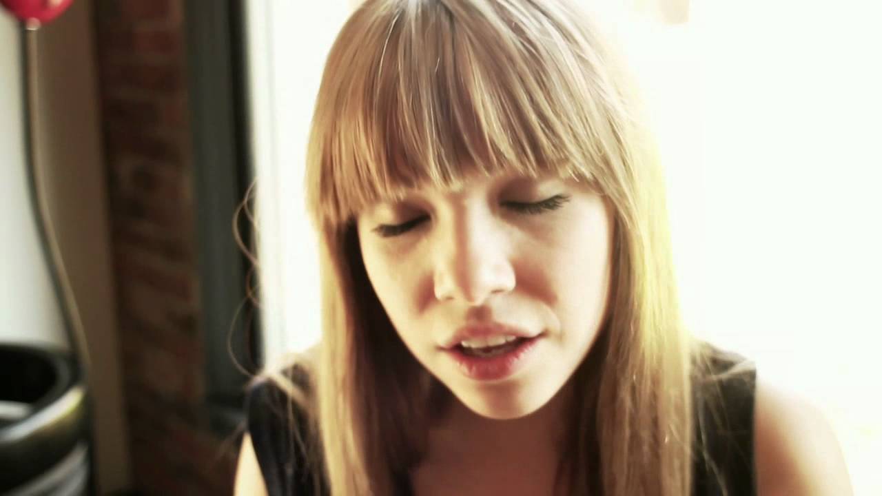 Carly Rae Jepsen - Cup of Tea - Green Couch Session