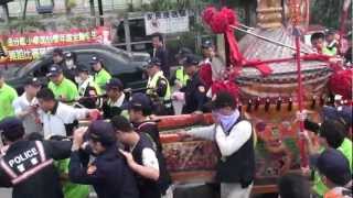 2012 0331恭迎大甲媽遶境進香回鑾聖駕天和宮~稜轎下_HD