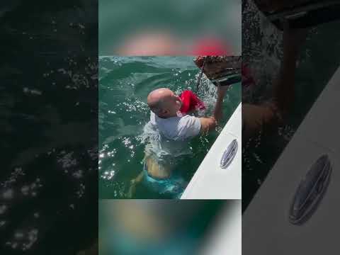 Heroic dad rescues a tangled sea turtle  | Humankind #shorts #goodnews