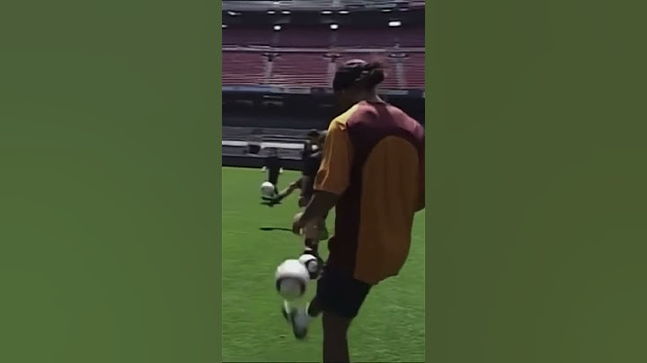Young Messi and Ronaldinho