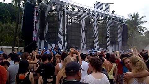 ARMIN VAN BUUREN - Last Song - ZOUKOUT SINGAPORE 2011 - 7am