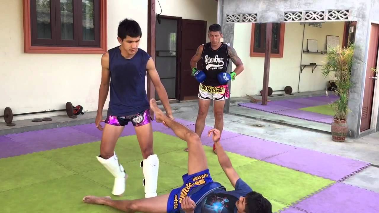 Coach Eddie training at Sitjaopho Muay Thai in Thailand