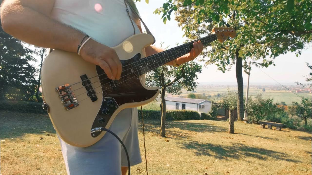 Avril Lavigne Sk8er Boi (bass cover) Fender Jazz bass + TI flats