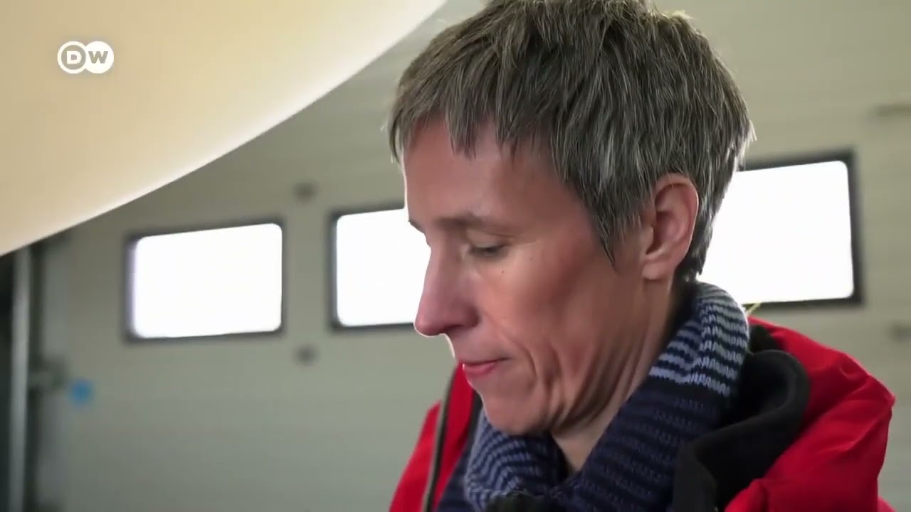 Weather baloon radiosonde launch Ny-Ålesund Spitzbergen / Vypuštění radiosondy na Špicberkách 12Z