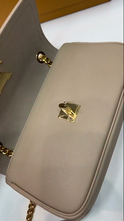 Túi xách Louis Vuitton Hold Me đen siêu cấp 1:1