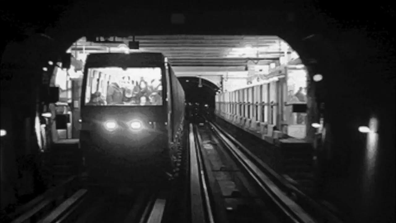 в какую сторону двигается поезд