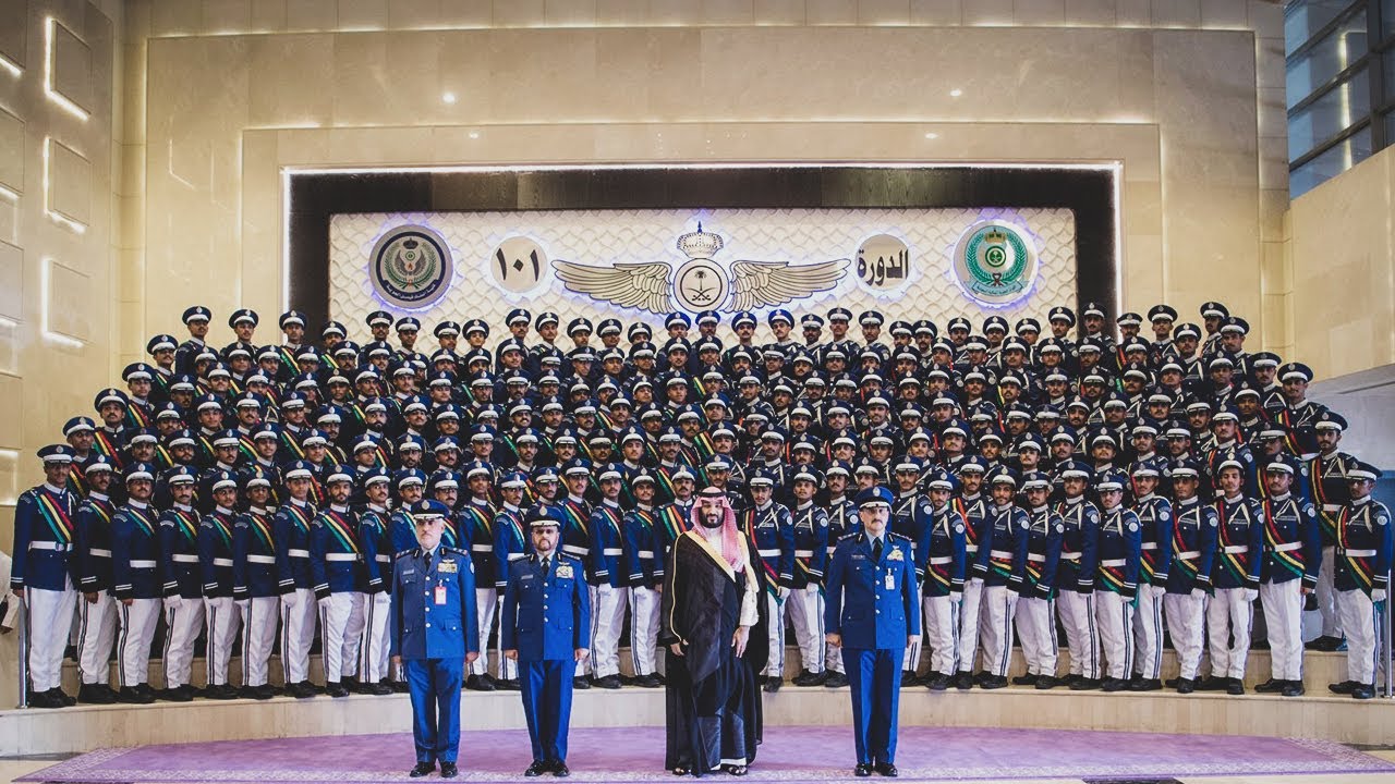 #فيديو_الدفاع سمو #ولي_العهد يرعى حفل تخريج الدفعة 101 من طلبة كلية الملك فيصل الجوية.