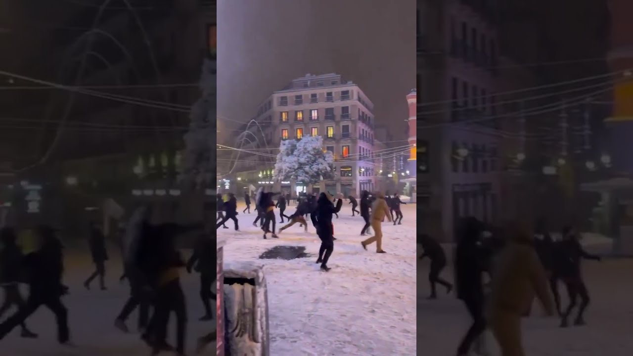 Snow fight in Madrid - Covered in snow for the first time in over 60 years