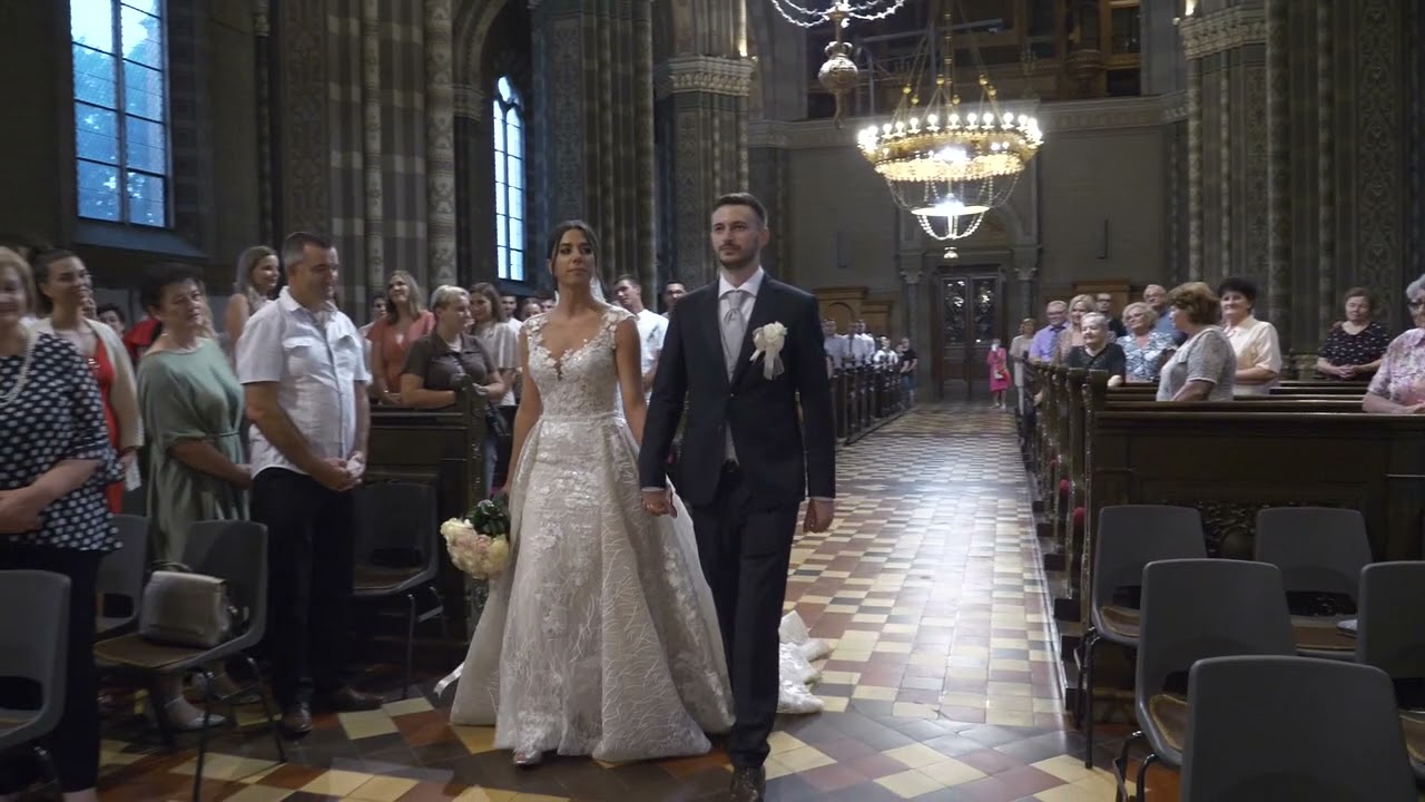 PRVA LJUBAV - Ulazak u crkvu Kristina&Tomo, vlatka&tonka glazba za vjenčanja