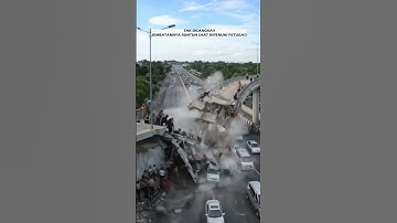 TAK DISANGKA!! Jembatannya Runtuh Saat Dipenuhi Petugas  #simulasiai #ai #bencana #hiburan