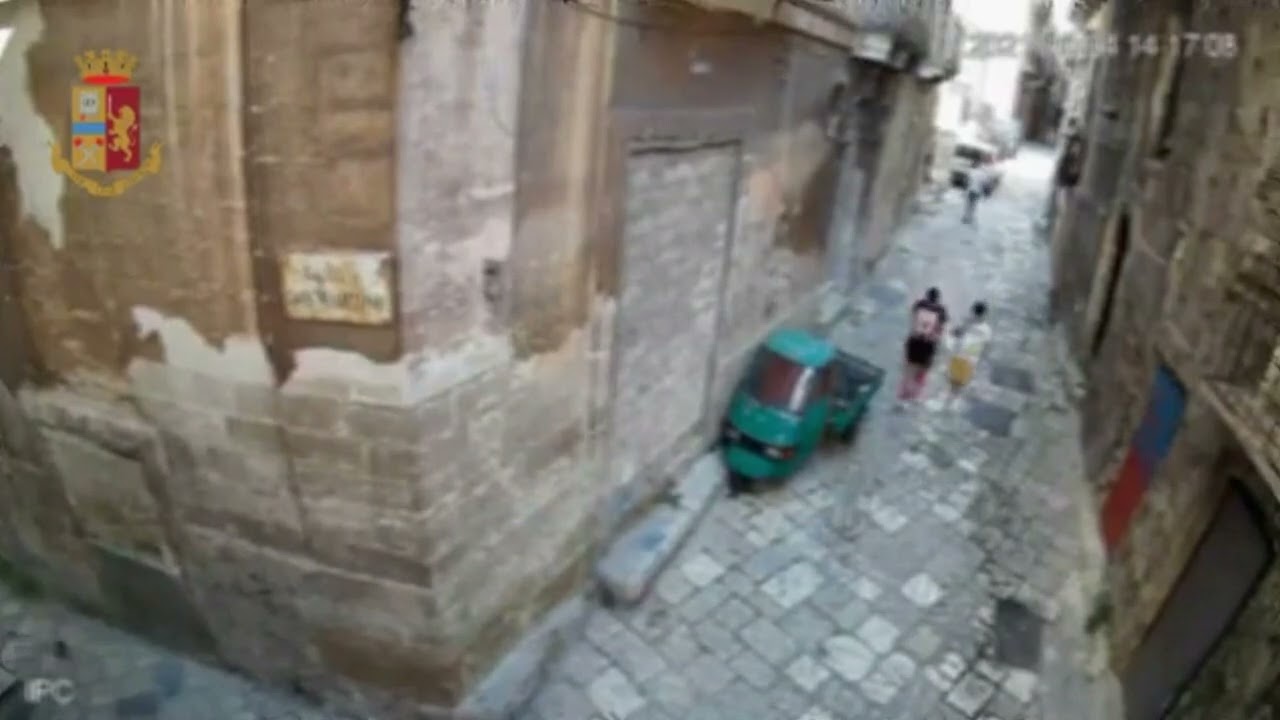 Taranto: droga dal balcone, 5 arresti