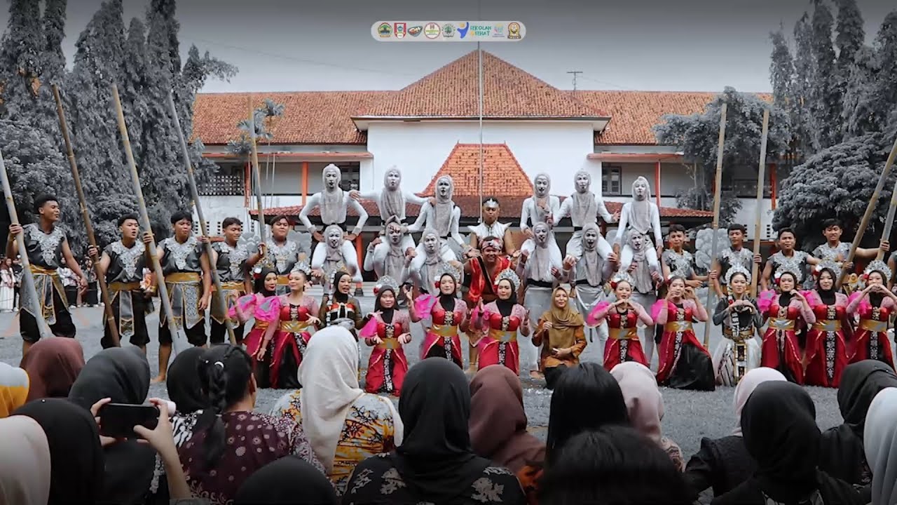 Cupumanik Astagina XI F-9 SMA Negeri 1 Pati