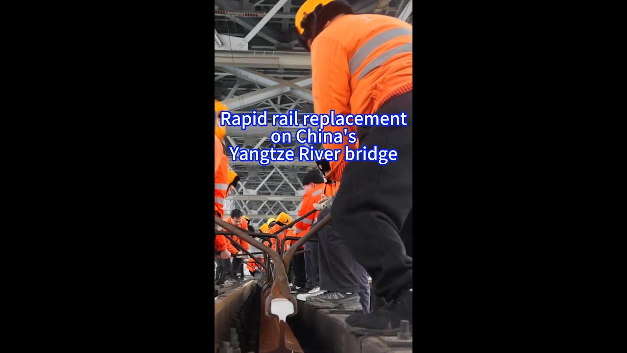 Rapid rail replacement on China's Yangtze River bridge