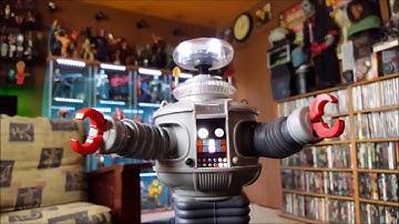 Lost In Space B-9 Robot Figure Review