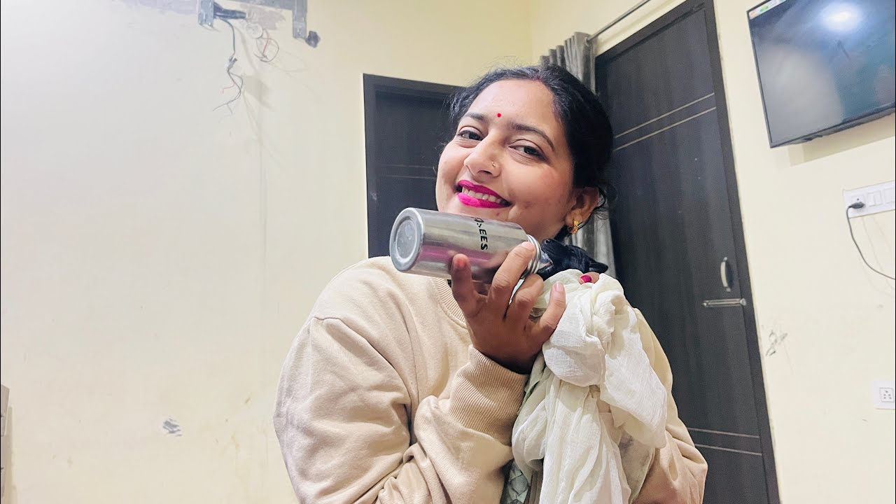 Guys aaj nakul ki bottle puppy ko pilayi