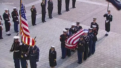 Pres. Bush lies in state at Capitol