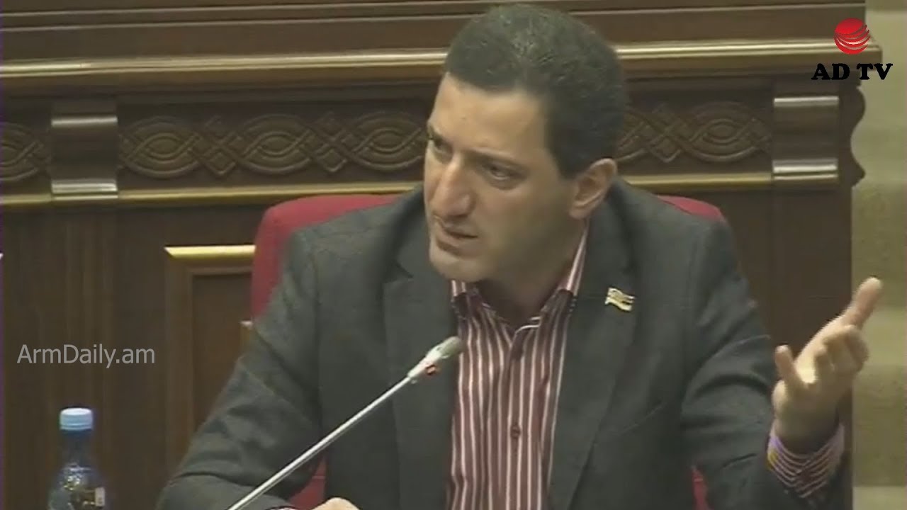 newspaper mockup Յառմռկա ոնց որ եկած լինեք. կոստյում, զուգագուլպա. ծրագրից խոսեք. Գ. Պետրոսյանը՝ Վ. Հովակիմյանին