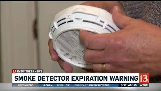 Smoke detector expiration warning