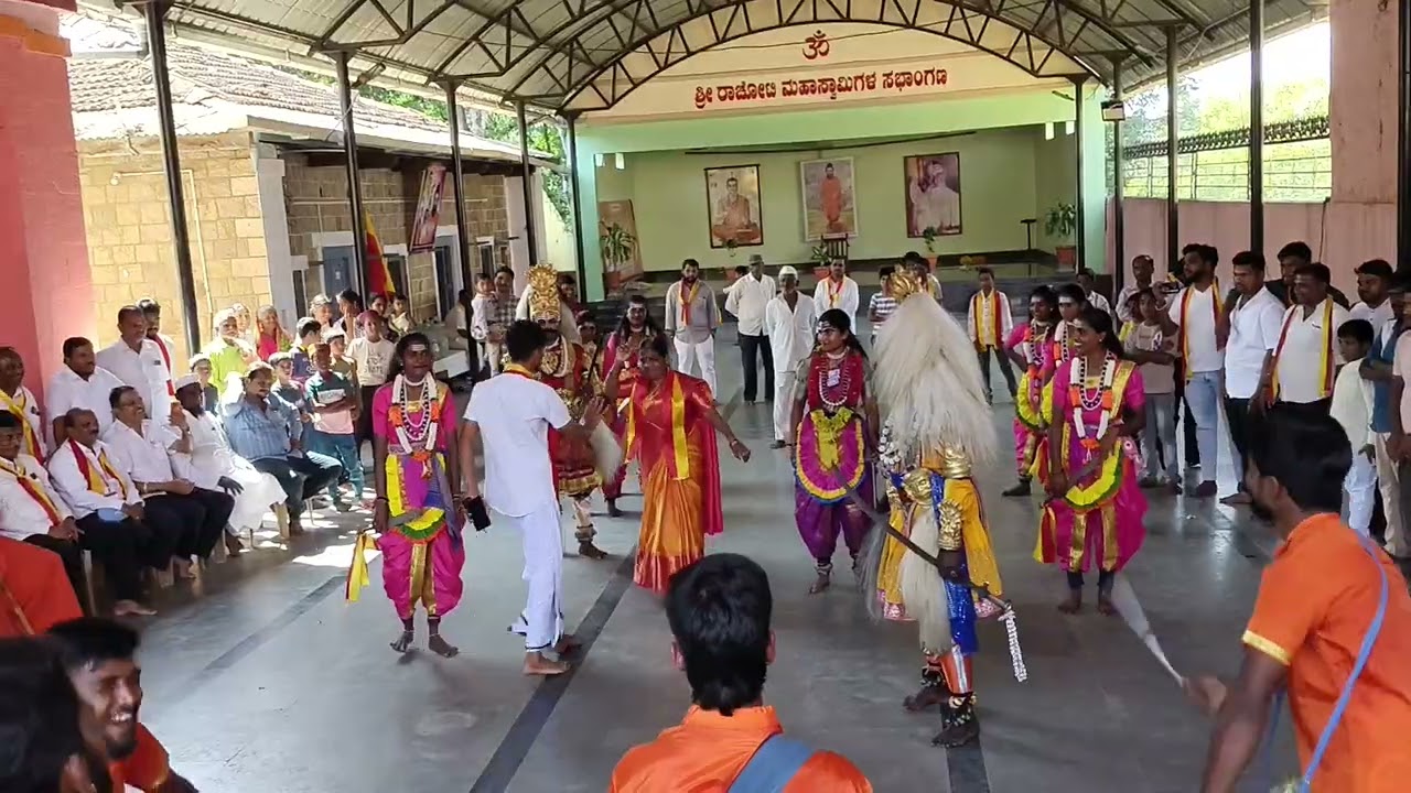 ಧಾರವಾಡ (ಜಿಲ್ಲೆ ) ಹೇಮಕನಮರಡಿ ಯಲ್ಲಿ ಕನ್ನಡ ರಾಜ್ಯೋತ್ಸವ ಕಾರ್ಯಕ್ರಮ ದಲ್ಲಿ ನಮ್ಮ ತಂಡ ಮಹಿಳಾ ವೀರಗಾಸೆ 9535278702.