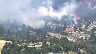 Brush fire damages structures, forces hundreds to evacuate in Oakland