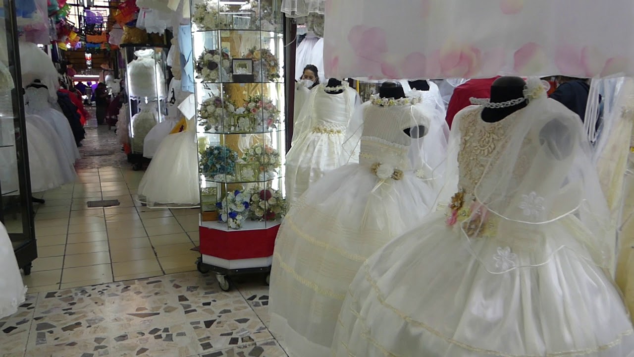 Obligatorio Mount Bank Yo Qunceaños dresses, Mercado La Lagunilla, Mexico City - YouTube