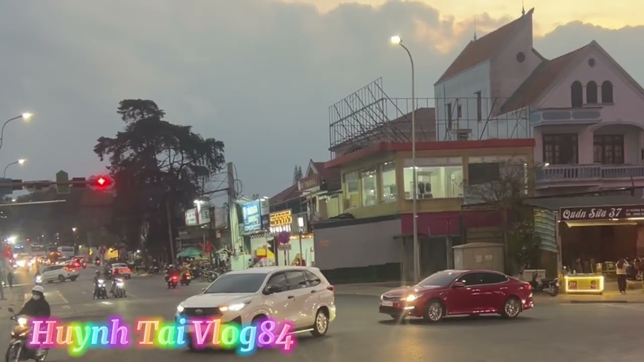 Hành trình vòng quanh trên những cung đường đẹp tại TP Đà Lạt vào buổi chiều