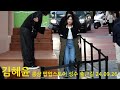 김혜윤 성수동에 나타난 마멜공주님. 워킹도 당당하게~ 표정은 사랑스럽게. kimHyeYoon /24.09.26/