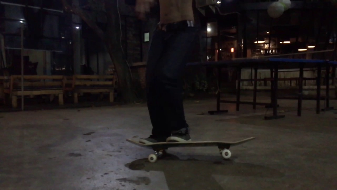 Trying out my new skateboard (Puppets Skateboard Semarang)