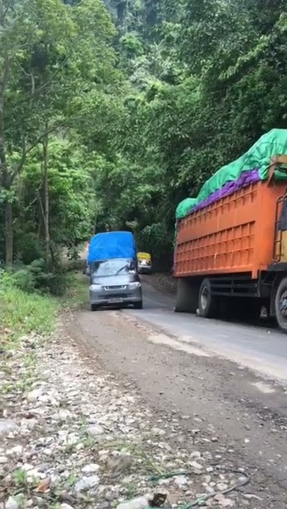 skil driver muda Sulawesi di uji  (tamborasi) tanjakan ekstrem di Sulawesi tenggara