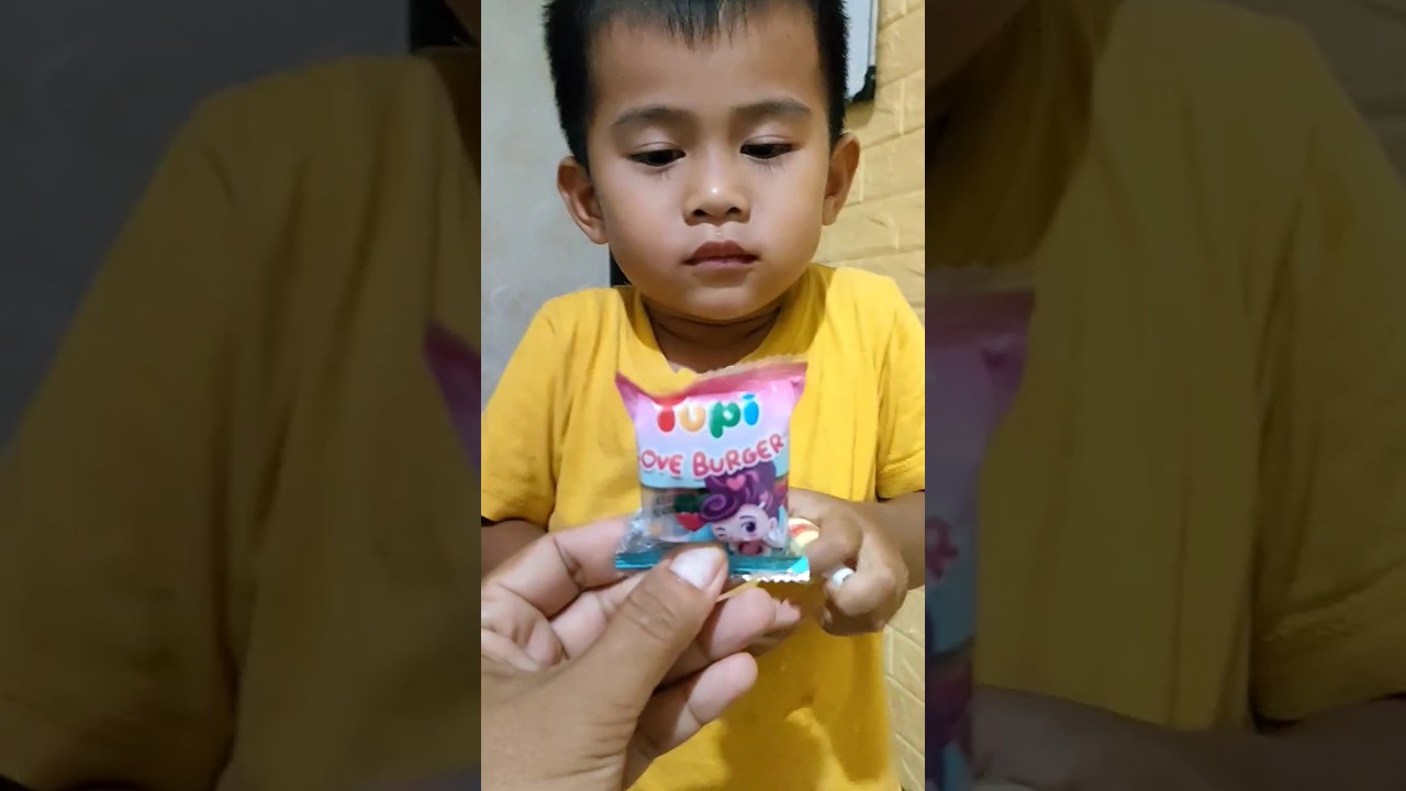 Permen Yupi Love Burger Buat Faris