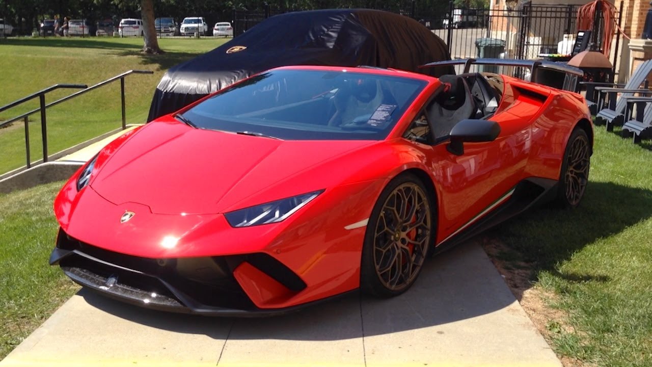 Rosso Mars Lamborghini Huracan Performante Spyder #JLA10439 walk