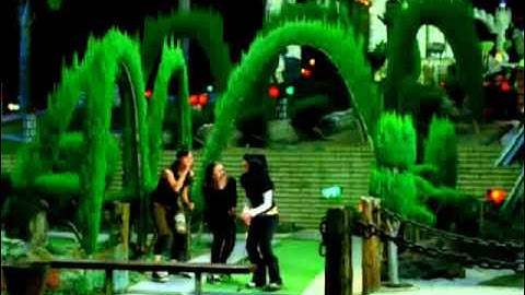 Avril Lavigne- smile music video