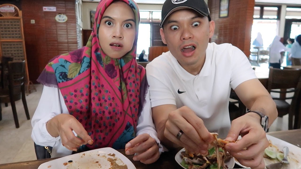 MENCARI HALAL #4 - BERBURU AYAM KREMES PERTAMA di INDONESIA, AYAM KREMES BU TJONDRO !!